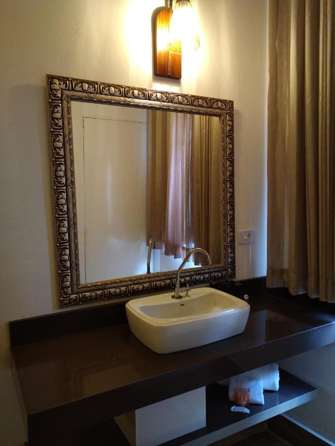 Medieval Hotel 特雷斯科拉松伊斯 外观 照片